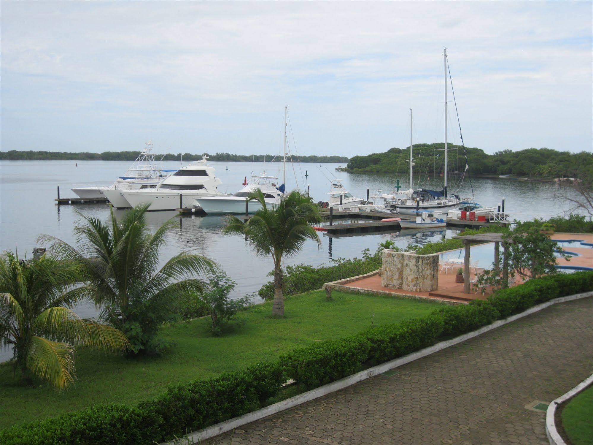 Marina Puesta Del Sol Hotel Aposentillo Kültér fotó